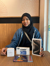 Load image into Gallery viewer, Apple iPhone - Ansuran Bulanan - Beli Sekarang Bayar Kemudian
Pelan Ansuran EasyPay Kad Debit - Cara Lebih Bijak Untuk Membuat Bayaran Bagi Pembelian Yang Anda Benar-Benar Inginkan
Tanpa Deposit, Tanpa Kad Credit
Beli Apa-Apa* Sahaja, Di Mana-Mana Jual
Nikmati Tempoh Ansuran Daripada 12, 24 Dan 36 Bulan
Pelan Ansuran Hanya Boleh Digunakan Untuk Urusan Pembelian Seperti Telefon Bimbit, Kamera, Aksesori Kereta, Komputer, Alatan Elektronik & Elektrik, GPS, Optik, Produk Kecantikan & Kesihatan, Kelengkapan Rum