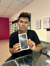 Load image into Gallery viewer, Apple iPhone - Ansuran Bulanan - Beli Sekarang Bayar Kemudian
Pelan Ansuran EasyPay Kad Debit - Cara Lebih Bijak Untuk Membuat Bayaran Bagi Pembelian Yang Anda Benar-Benar Inginkan
Tanpa Deposit, Tanpa Kad Credit
Beli Apa-Apa* Sahaja, Di Mana-Mana Jual
Nikmati Tempoh Ansuran Daripada 12, 24 Dan 36 Bulan
Pelan Ansuran Hanya Boleh Digunakan Untuk Urusan Pembelian Seperti Telefon Bimbit, Kamera, Aksesori Kereta, Komputer, Alatan Elektronik & Elektrik, GPS, Optik, Produk Kecantikan & Kesihatan, Kelengkapan Rum